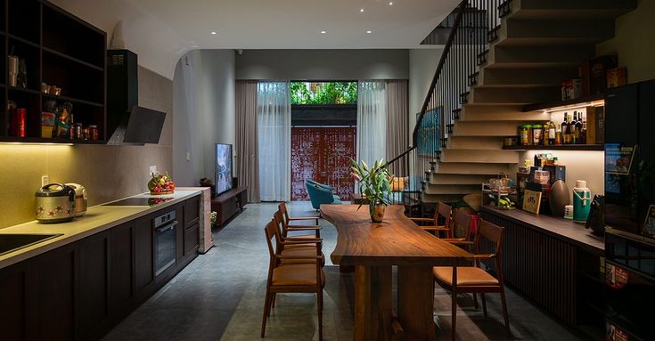 Nhà ống trong hẻm thiết kế lệch tầng kết hợp các ô giếng trời đón sáng, lấy gió tự nhiên _ ACL Architects Nhà ống trong hẻm thiết kế lệch tầng kết hợp các ô giếng trời đón sáng, lấy gió tự nhiên _ ACL Architects